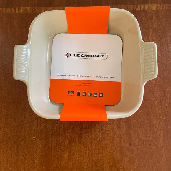 Le Creuset Stoneware 3 qt. Heritage Square Dish Cerise Cherry Red NEW - Picture 3 of 7